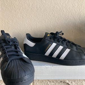 ⚽️ Black Superstar Adidas (size 12 mens) ⚽️